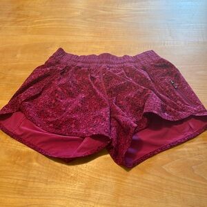 Lululemon Pink speed-up 4” size 8